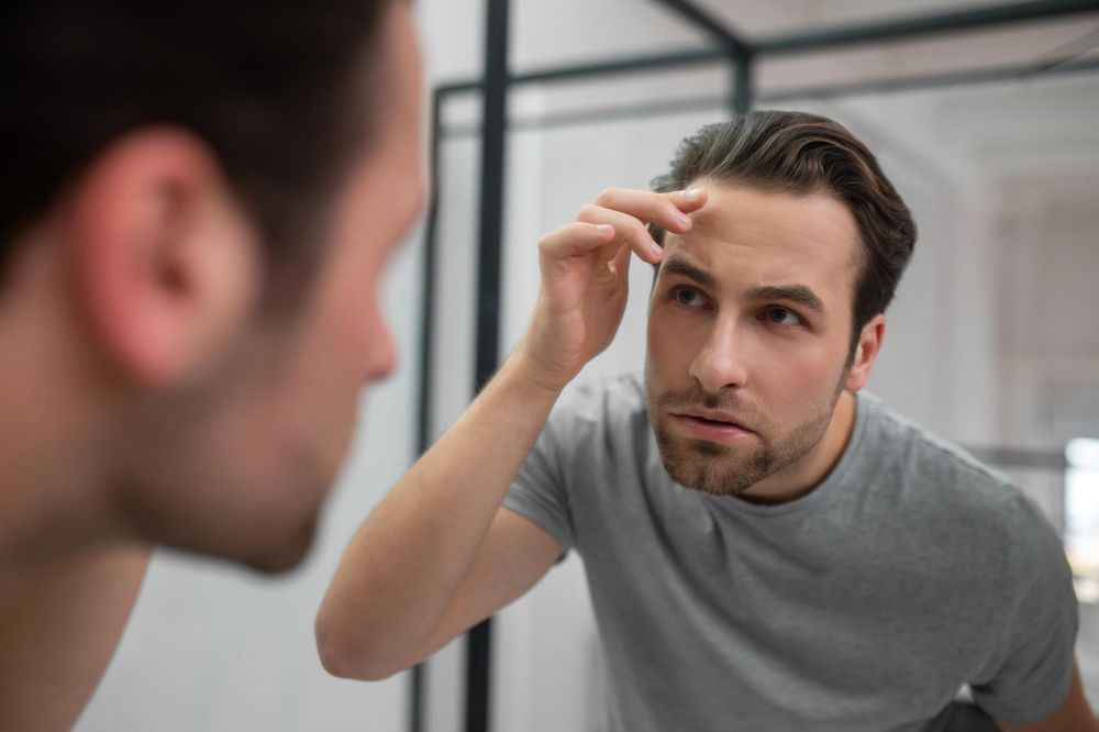 6 Causes de la chute des cheveux chez les hommes